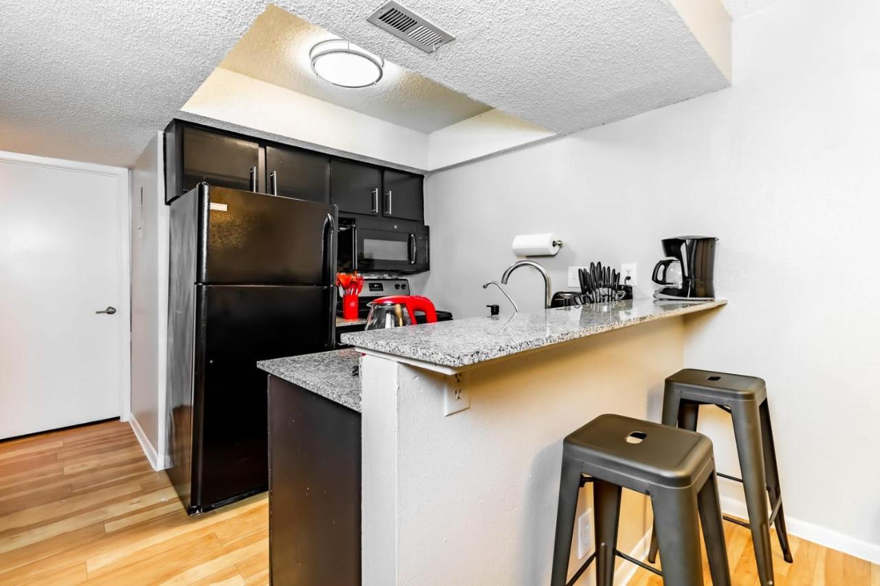 Efficiency 2Br King Bed Suites Next To Downtown Остин Екстериор снимка